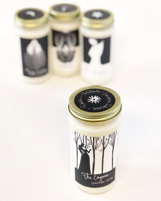  Rose scented candle with notes of patchouli & gardenia.